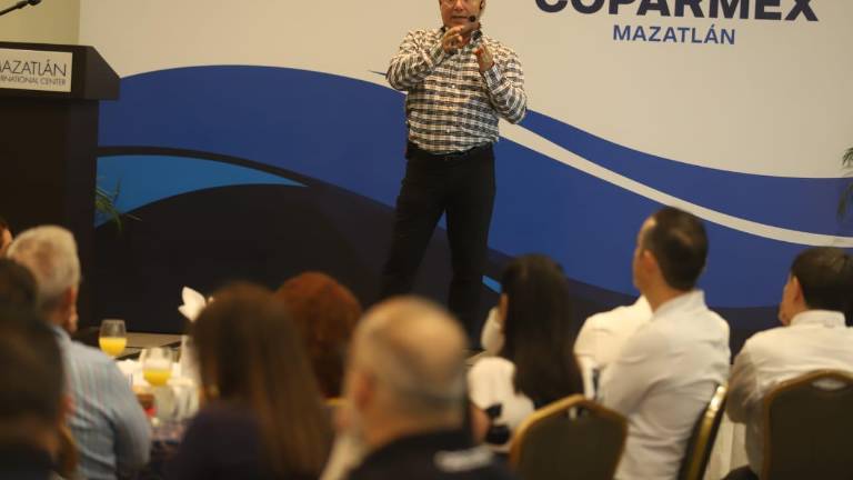 José Luis Ureña Lizárraga expone ante Coparmex Mazatlán el panorama fiscal que se viene para 2026.