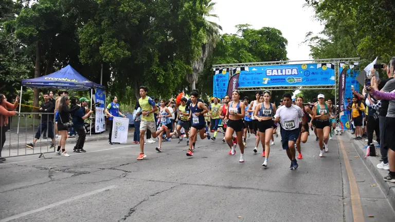 Más de mil 500 corredores participan en la competencia Corro por sus sueños.