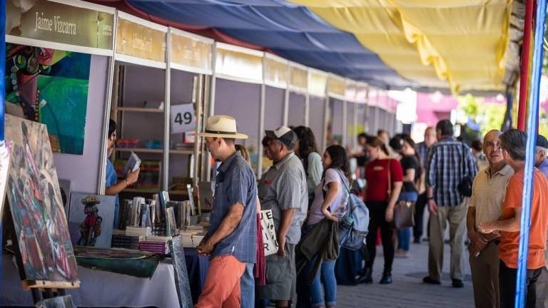 Segunda edición de la Feria Internacional del Libro de Culiacán que se encuentra sobre la plazuela Obregón.