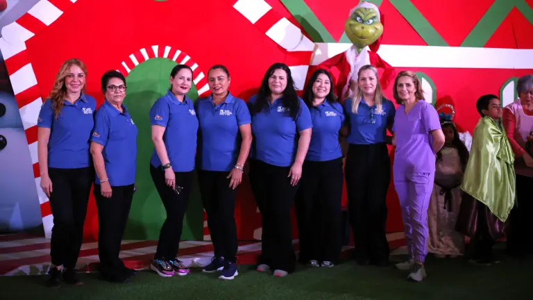 Personal de GANAC listos para celebrar su posada.