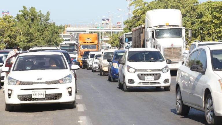 El Libramiento Colosio es uno de los puntos de Mazatlán que registra congestionamiento en horarios pico.