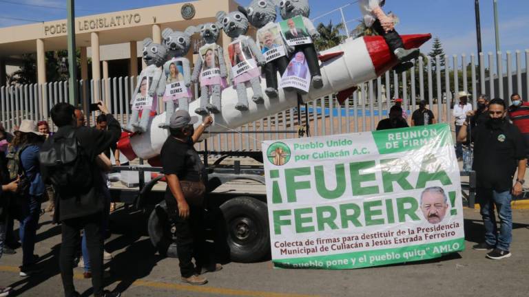 Llevan al Congreso 10 mil firmas para juicio político contra Estrada Ferreiro; buscaban 150 mil