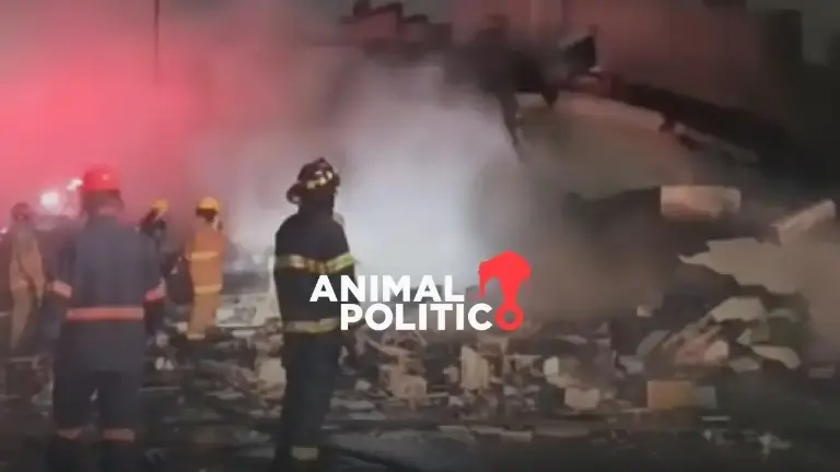 El incendio se intensificó debido a una fuga de gas que generó más detonaciones y mantuvo el fuego activo por más de 30 minutos.