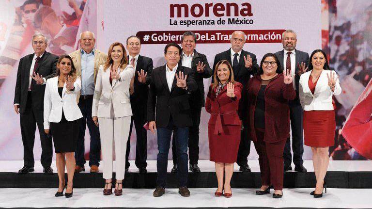 Gobernadoras y Gobernadores morenistas electos en una reunión con Mario Delgado Carrillo, presidente nacional de Morena.