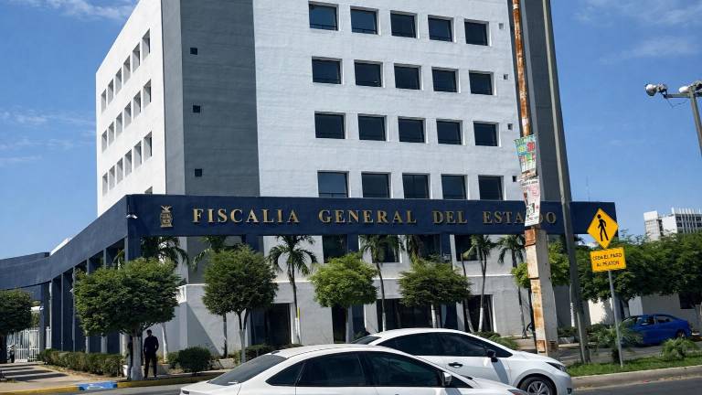 La FGE inició investigaciones por el homicidio de cuatro personas en la capital sinaloense.