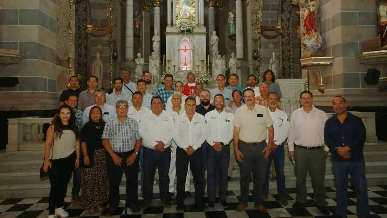 Integrantes del Colegio de Ingenieros Civiles de Mazatlán AC, celebraron el Día del Ingeniero con una misa de acción de gracias en Catedral.