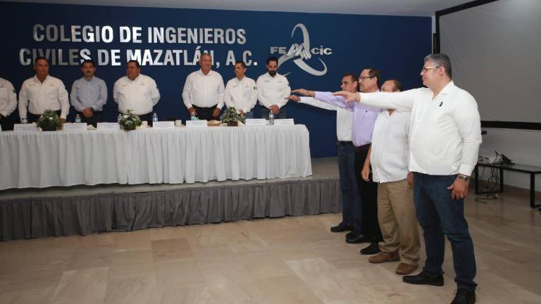 En la ceremonia se realizó la toma de protesta de la Junta de Honor del décimo quinto Consejo Directivo.