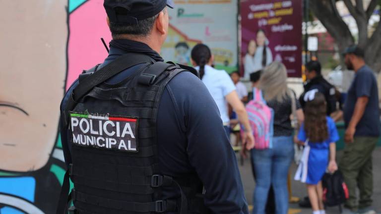 Vigilancia en la Primaria Ángel Flores de Culiacán ante amenazas escrita en un baño.