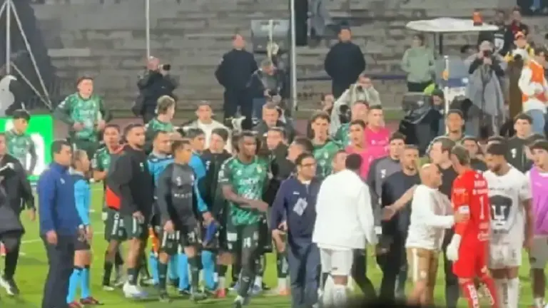 El partido acabó caliente.