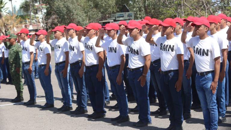 Protesta de Bandera a los integrantes de la Clase 2004, remisos y mujeres voluntarias del SMN.