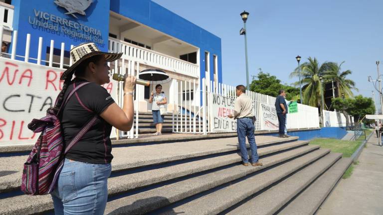 Durante este jueves se realizó una protesta en la Vicerrectoria de la UAS en la zona sur.