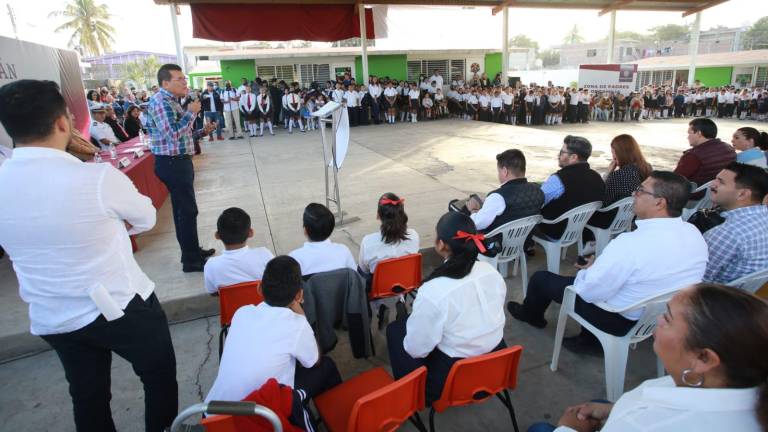Apoyará Gobierno de Mazatlán en infraestructura a Primaria Leona Vicario: Alcalde
