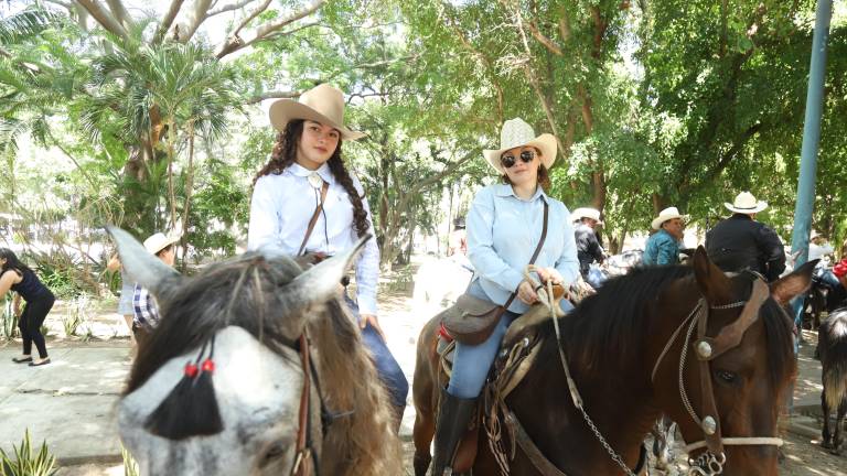 Luisa López y Edith Cárdenas.