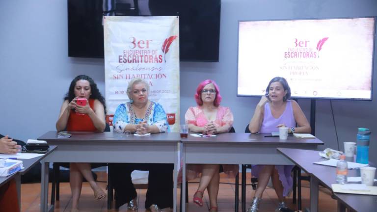 Elena Méndez, Julieta Montero, Dina Grijalva y Ana Belén López protagonizaron el conversatorio que se celebró en el tercer Encuentro de Escritoras Sinaloenses que se celebró en el puerto.