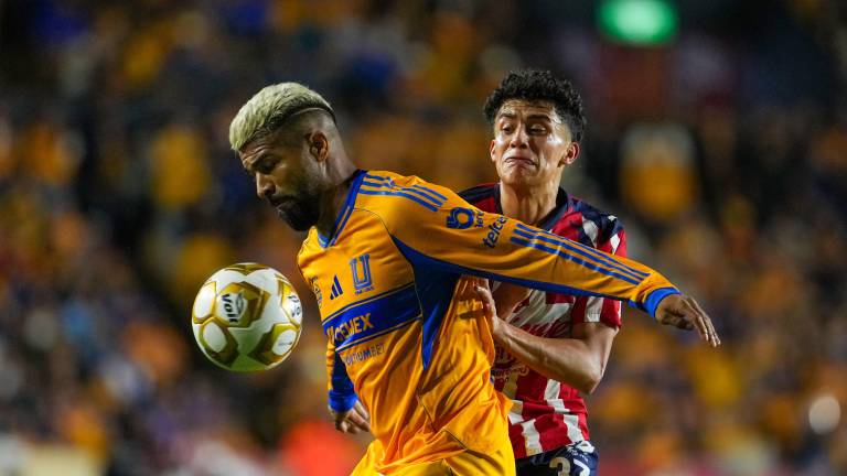 Tigres hunde a Chivas y gana 3-1.