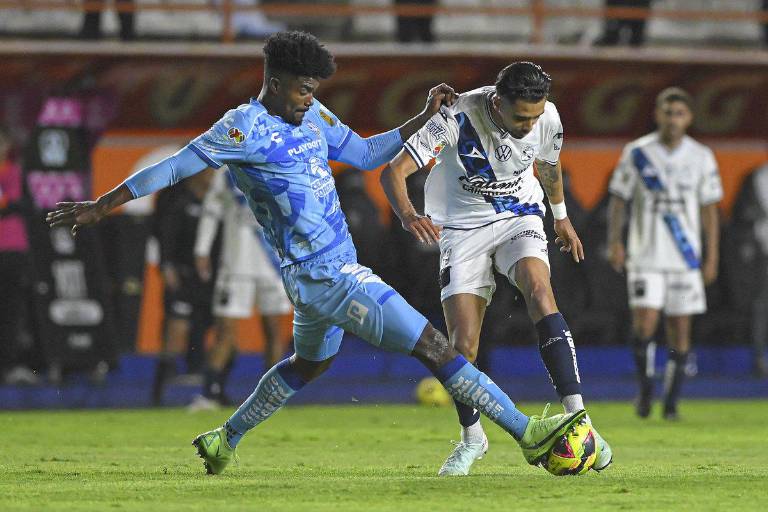 Pachuca derrota a Puebla en casa