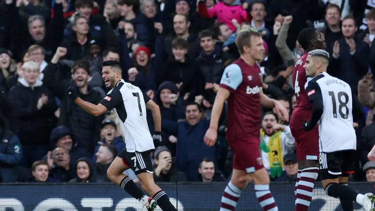 Raúl Jiménez abre el marcador por el Fulham.