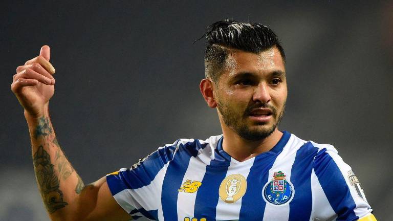 “Tecatito” Corona podría fichar con el AC Milan a más tardar este martes.