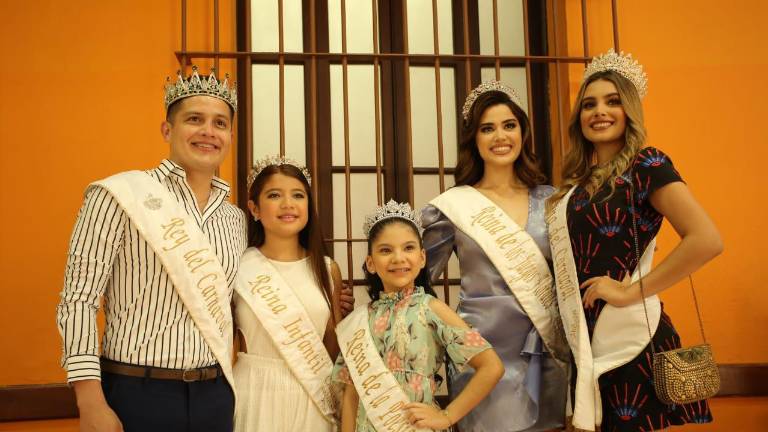 Los Reyes del Carnaval 2020 llegan a la rueda de prensa.