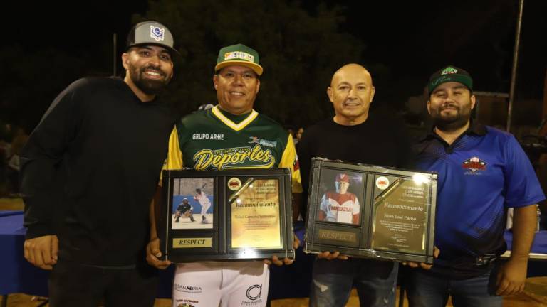 JJ Pacho y Rafael Carmona reciben homenaje en inauguración de la Liga de Beisbol de Clase Abierta