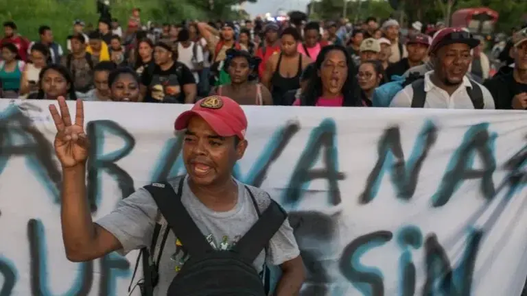 La caravana migrante “Sueños sin Fronteras” partió de Tapachula con destino a la CDMX.