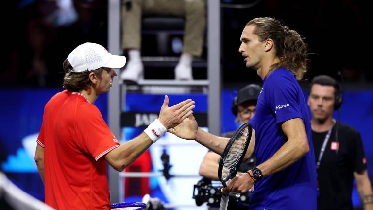 De Miñaur derrotó a Zverev por 2-6, 7-6 (5) y 11-9 y agrandó la ventaja del Team World.