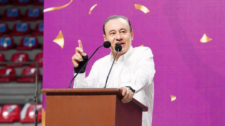 Alfonso Durazo, uno de los gobernadores presuntamente afectados, negó que se le haya revocado la visa estadounidense.