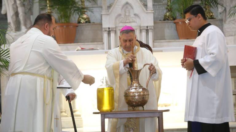 El Obispo de Mazatlán consagró los Santos Óleos y el Santo Crisma en la Catedral Basílica de la Inmaculada Concepción.