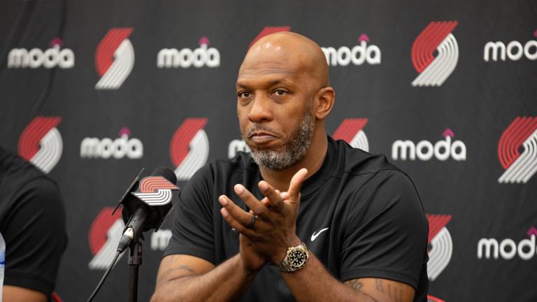 Billups y Rozier enfrentan cargos federales; NBA retiene sus sueldos durante suspensión.