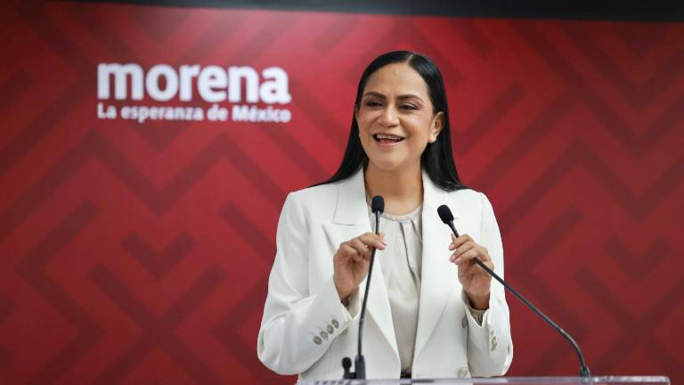 La dirigente nacional de Morena, Ariadna Montiel Reyes, afirmó que es falso que Rubén Rocha Moya vaya a regresar a la Gubernatura de Sinaloa.