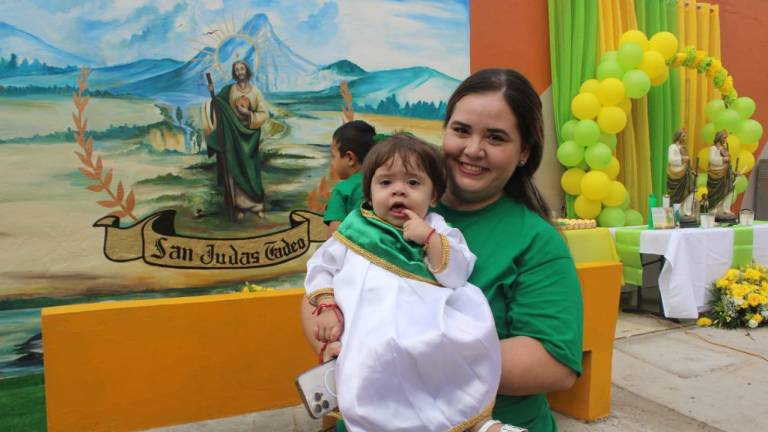Adela y Emily celebran a San Judas Tadeo en Rosario por favor recibido