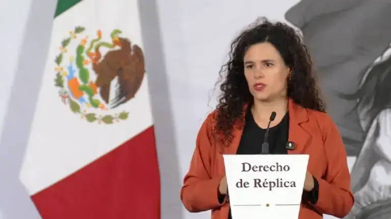 Luisa María Alcalde señala a medios por desinformar en torno a los derechos de las audiencias.