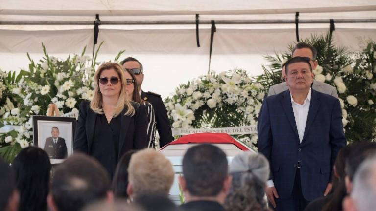 Velorio de uno de los agentes estatales que falleció junto con agentes de la CIA en un accidente carretero.