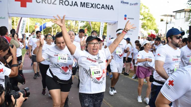 Los sinaloenses se sumaron a la carrera ‘Todo México Salvando Vidas’, que organizó la Cruz Roja Mexicana.