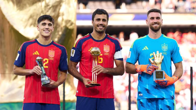 Pau Cubarsí, Rodri y Unai Simón son premiados.