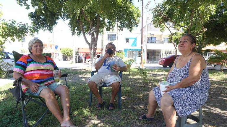 ‘La Gabriel Leyva nos vino a amolar, cada rato se nos va el agua’, reclaman en el Fraccionamiento del Bosque, en Mazatlán