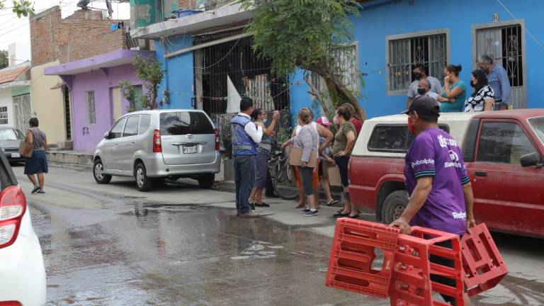 Vecinos de la Juárez retiran bloqueo tras llegar Jumapam a desazolvar el drenaje