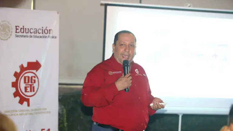 Entre los proyectos más relevantes, Jorge Gil Ureña destacó la transformación de la carrera de Programación hacia un enfoque especializado en Inteligencia Artificial.
