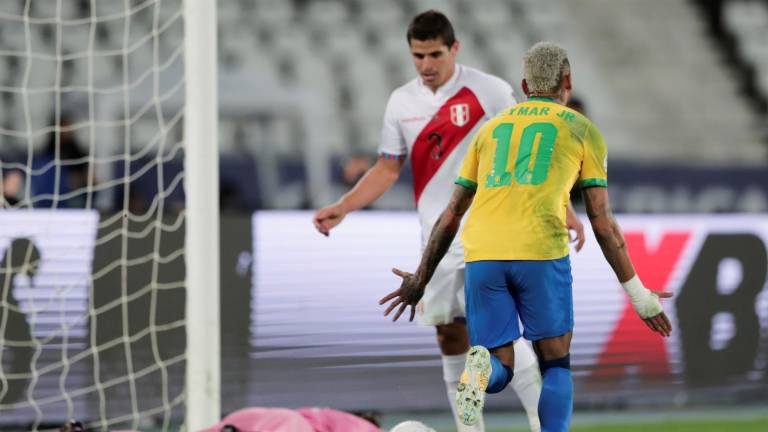 Neymar celebra el único gol del encuentro ante Perú, el cual fue a pase de él.