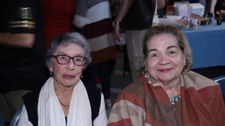 Olivia de Páez y Consuelo Lizárraga.