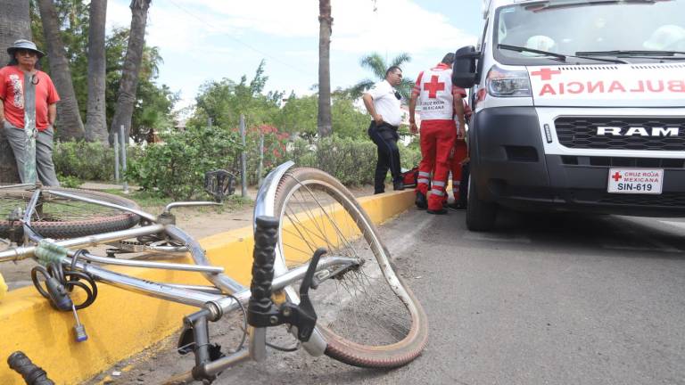 Un ciclista fue arrollado por un camión urbano en el cruce de la Avenida Insurgentes y la Carretera Internacional.