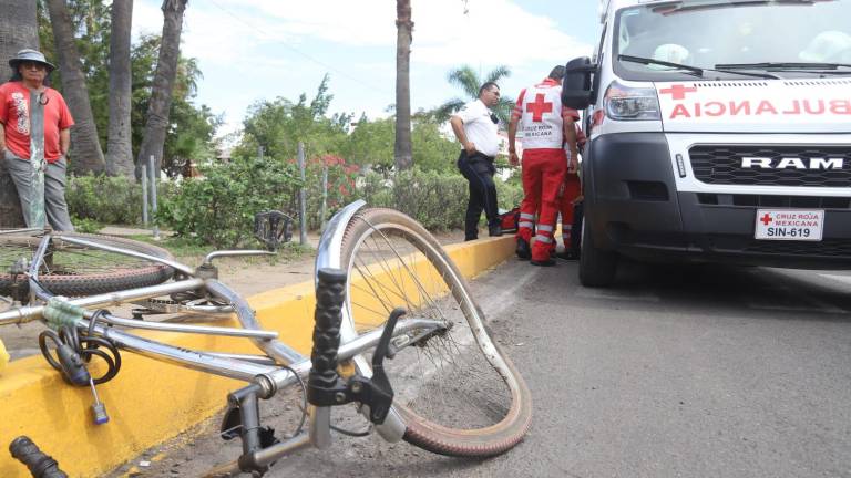 Camión arrolla a ciclista en la Internacional en Mazatlán