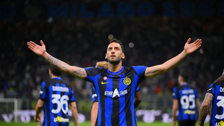 Inter empata pero podría ser campeón en el derbi