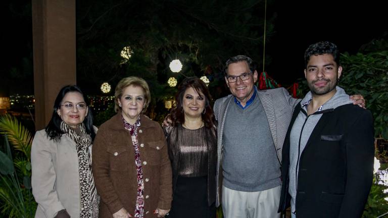 Gloria Sato, Blanca González, Diana Sato, Enrique Cota y Antonio Arrubarena.