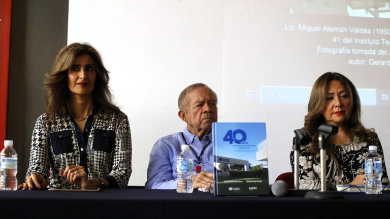 Claudia Singh, Jaime Félix Pico y Maritza López presentaron el libro “40 años de vida del campus Sinaloa” durante la FIL Culiacán 2025.