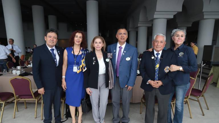 Raúl Camacho, Rafaela Angulo, Lilia Topete de Rizo, Arturo Rizo, Gilberto Cruz y Ramona López.