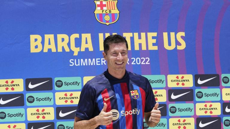 El Barcelona presentará a Robert Lewandowski en un acto con público en el Camp Nou