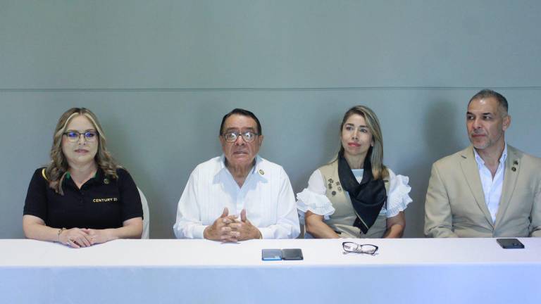 Óscar Luis Orozco al centro