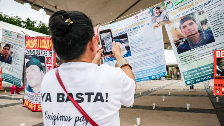 El acto simbólico tuvo como objetivo visibilizar la magnitud de la problemática y recordar a cada familia que continúa en la búsqueda de sus seres queridos.