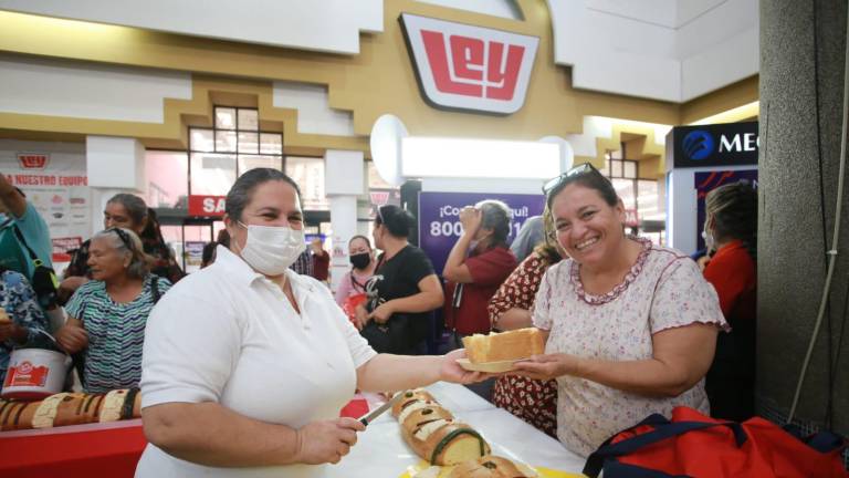 Casa Ley consiente a sus clientes con Rosca de Reyes